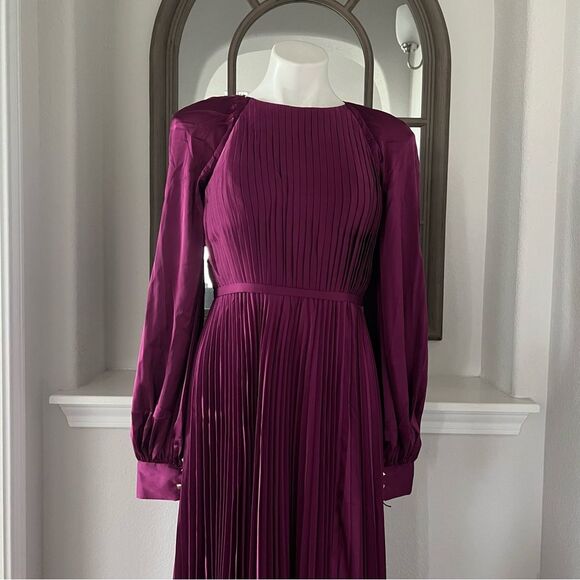 Mac Duggal IEENA Pleated Long Sleeve Satin Gown, Purple, NWT, Size 8 - Picture 10 of 13